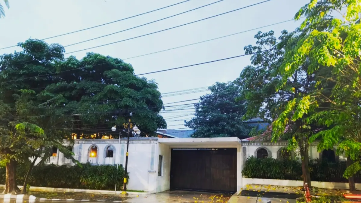 SEPI : Rumah di Jalan Abdurahman Saleh Semarang Barat diduga milik crazy rich Semarang Herry Black yang digeledah KPK Senin (11/5) malam.