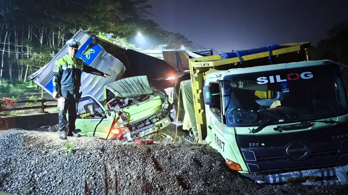Dua truk nahas alami rem blong hampir bersamaan di JLS Salatiga