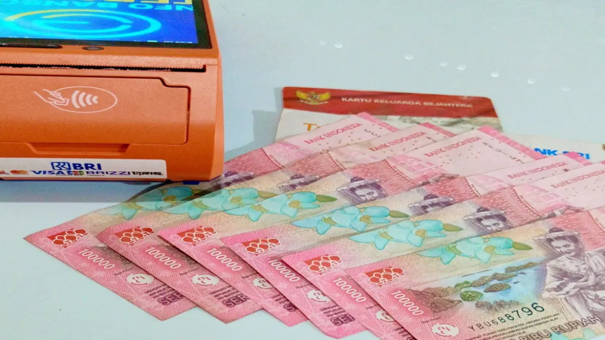 Update terbaru bansos PKH dan BPNT Tahap 2 hari ini. Simak daftar wilayah yang mulai cair, penyebab gagal cek rekening, dan proses validasi KPM.