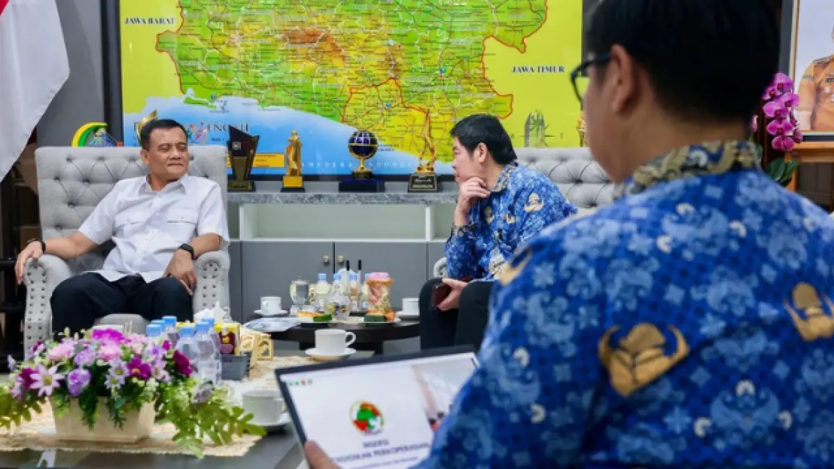 Ahmad Luthfi saat menerima laporan Kepala Dinas Koperasi dan UKM Jawa Tengah di kantornya, Rabu (20/5/2026).