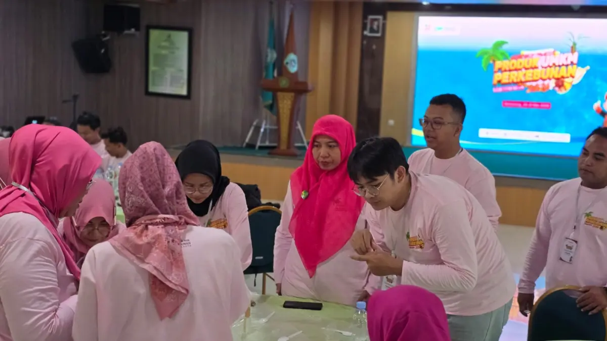 Politeknik LPP bekerja sama dengan Badan Pengelola Dana Perkebunan (BPDP) menyelenggarakan Workshop Produk UMKM Berbahan Komoditas Perkebunan pada 20–21 Mei 2026. Kegiatan ini berlangsung di Auditorium Kampus II Universitas Wahid Hasyim (UNWAHAS) dan diikuti oleh 100 peserta, terdiri atas 47 mahasiswa Program Studi Agribisnis Fakultas Pertanian UNWAHAS serta 53 pegiat UMKM Kota Semarang.