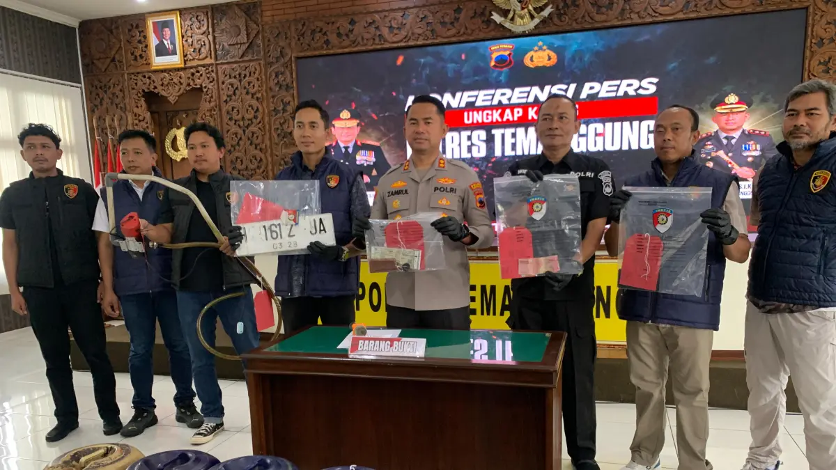 Ungkap kasus penyalahgunaan BBM bersubsidi jenis pertalite yang menyebabkan kerugian negara. DEVI KHOFIFATUR RIZQI/JAWA POS RADAR SEMARANG