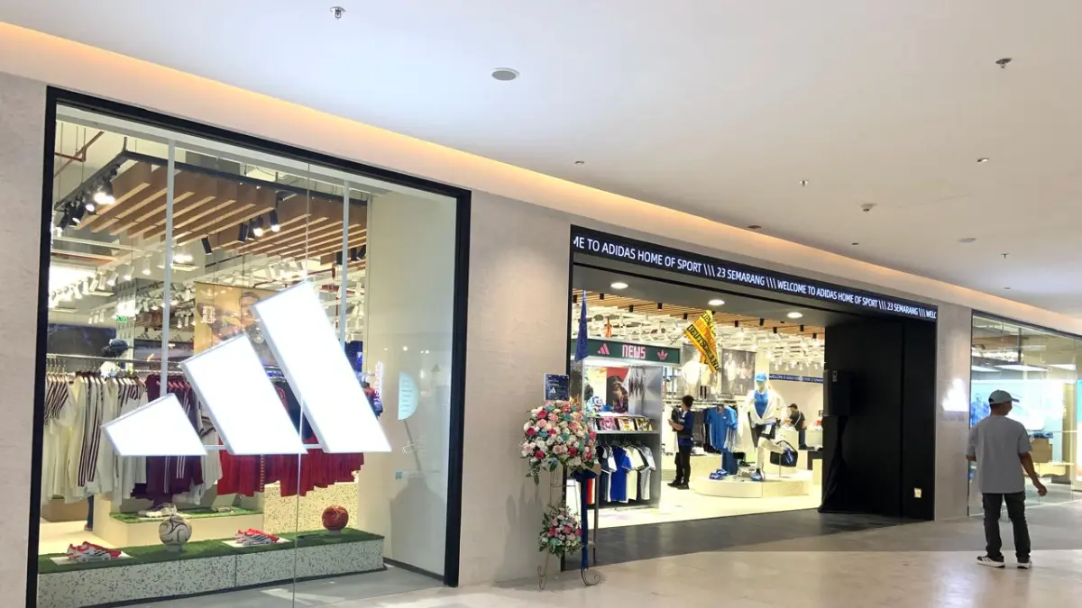 Store Adidas di 23 Semarang Shopping Center.
