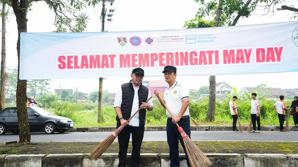Wali Kota Magelang Damar Prasetyono bersama Wakil Wali Kota Magelang dr Sri Harso ikut kegiatan bakti sosial bersama serikat pekerja saat peringati&nbsp;May Day, Jumat (1/5/2026). (PUPUT PUSPITASARI/JAWA POS RADAR SEMARANG)