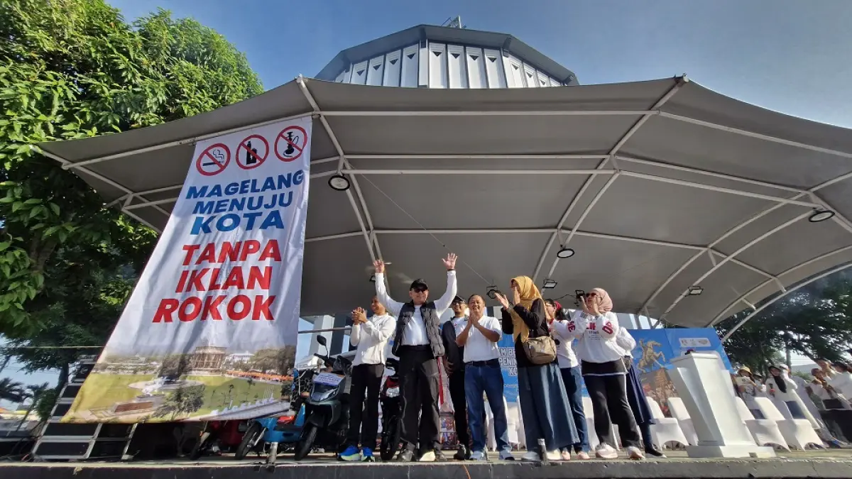 Wali Kota Magelang Damar Prasetyono mencanangkan Kawasan Alun-alun Kota Magelang tanpa iklan rokok, Sabtu (23/5/2026). (PUPUT PUSPITASARI/JAWA POS RADAR SEMARANG)