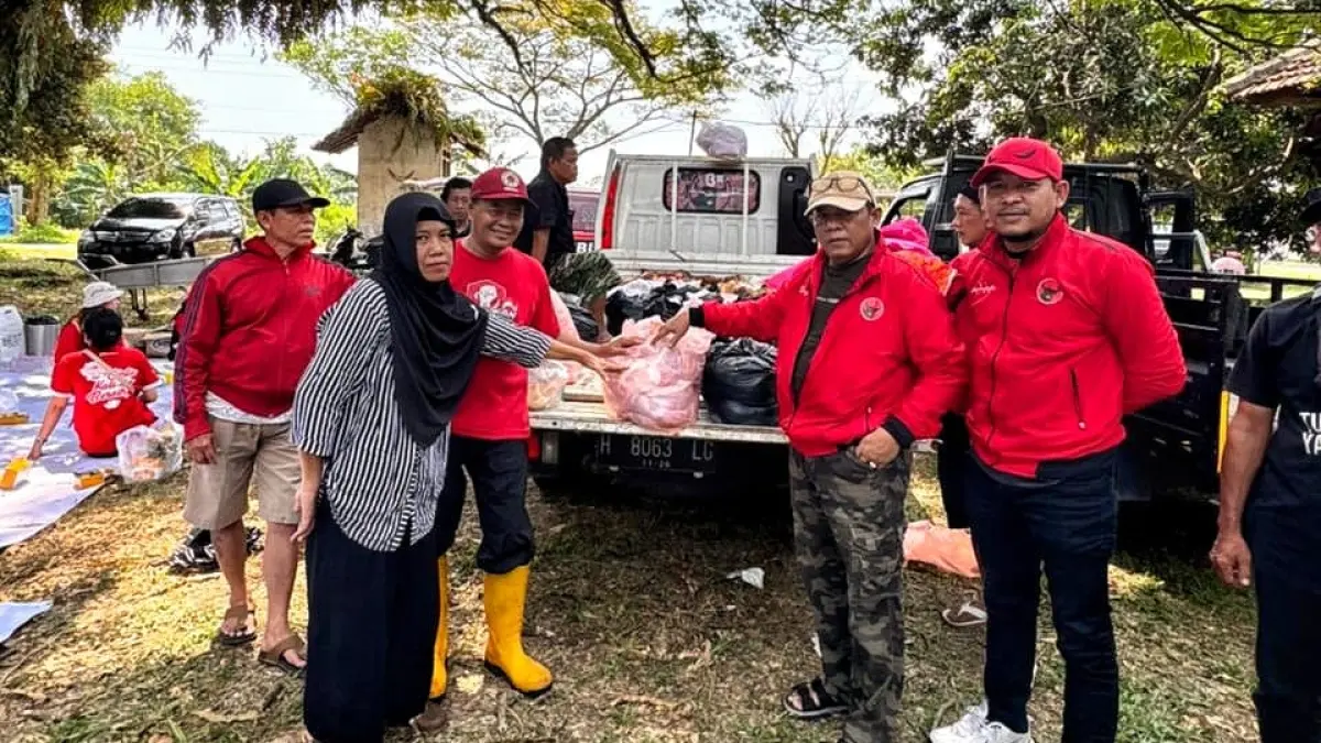 PDI-P Kota Semarang sebar ribuan paket daging kurban 