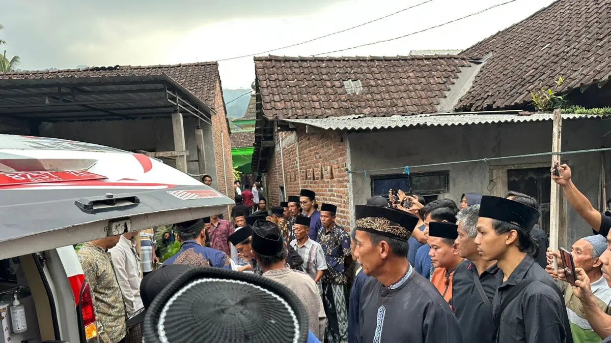 Suasana rumah duka 4 orang sekeluarga yang tewas di Posong. (Maria Novena/Jawa Pos Radar Semarang)