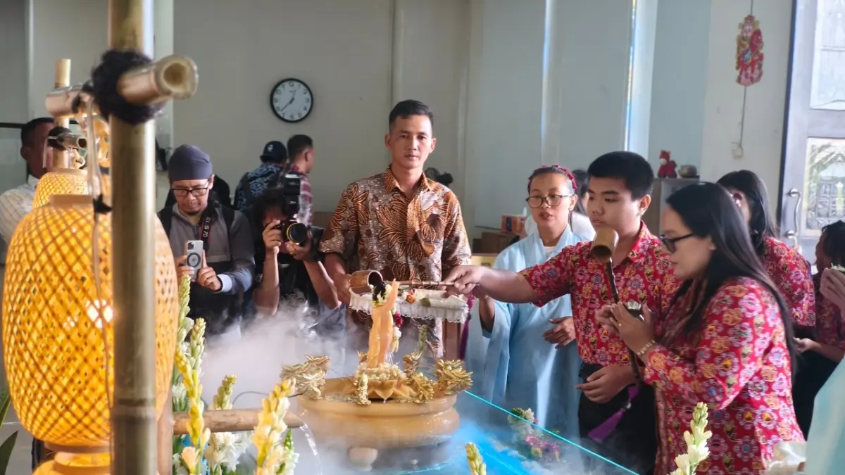 Perayaan Tri Suci Waisak 2570 B.E/2026  di Vihara Mahavira Semarang berlangsung khidmat, Minggu (31/5/2026).