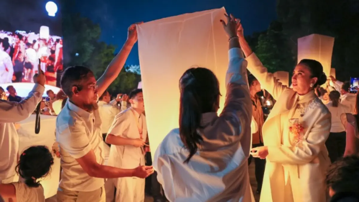 Sekretaris Daerah Provinsi Jawa Tengah, Sumarno, mewakili Gubernur menghadiri puncak peringatan Hari Raya Tri Suci Waisak 2570, yang diselenggarakan Minggu malam, 31 Mei 2026, di Taman Lumbini, Borobudur, Kabupaten Magelang.