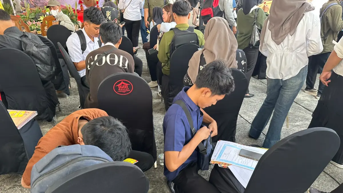 Pemerintah Kabupaten Semarang gelar bursa kerja di halaman Kantor Dinas Tenaga Kerja Ungaran. Rabu (3/6).