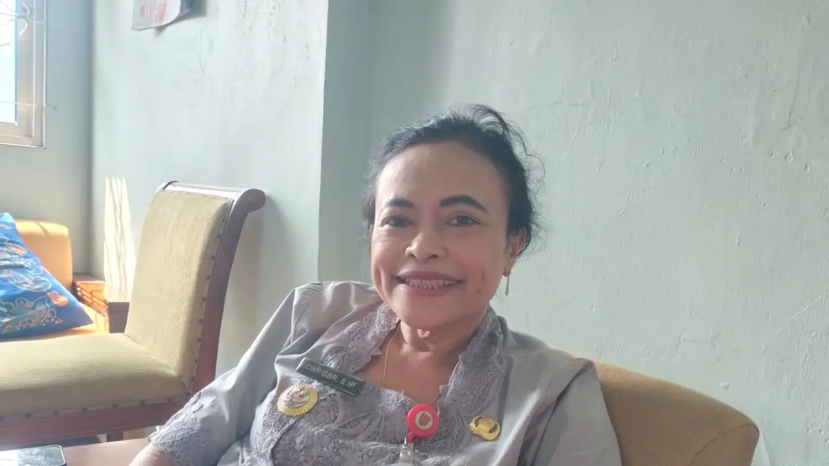 Lurah Tandang, Kecamatan Tembalang, Ony Gunarti Setyo Rini saat ditemui di kantor kelurahan, Kamis (4/6) pagi. (FIGUR RONGGO WASSALIM)