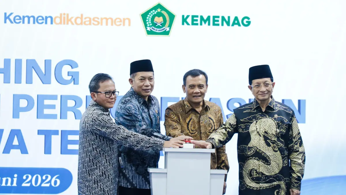 Peluncuran program di Gedung Gradhika Bhakti Praja, Semarang, dihadiri Menteri Koperasi Ferry Juliantono, Menteri Agama Nasaruddin Umar, serta perwakilan Menteri Pendidikan Dasar dan Menengah, Kepala Badan Kebijakan Pendidikan Dasar dan Menengah, Toni Toharudin.