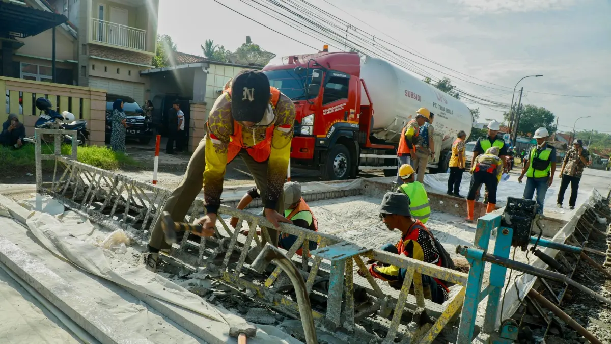 Pemerintah Provinsi Jawa Tengah mengalokasikan anggaran untuk perbaikan puluhan ruas jalan dan sejumlah jembatan pada tahun 2026.
