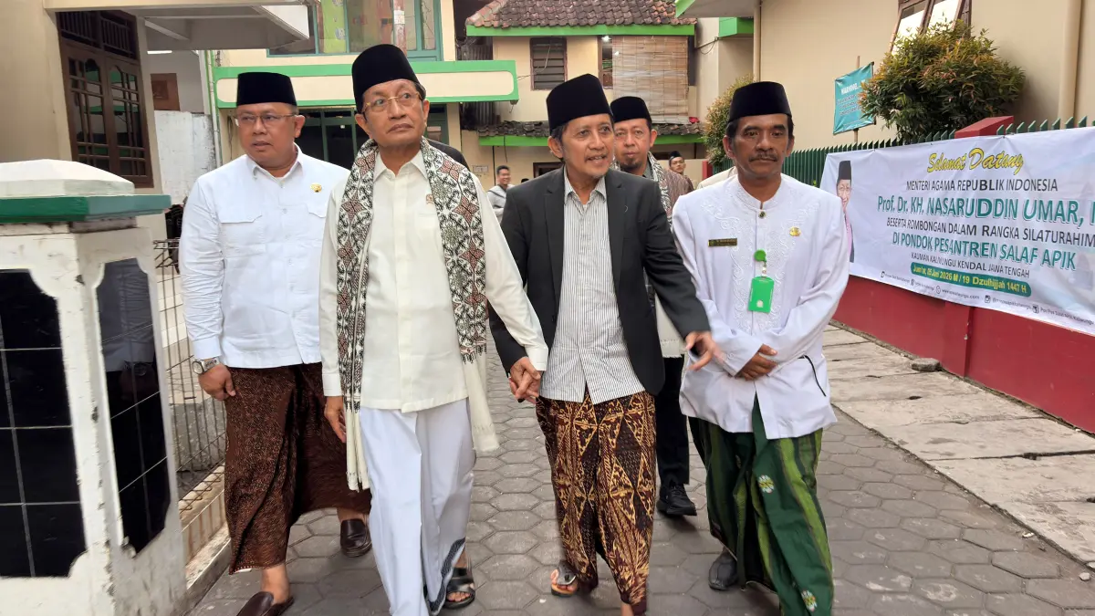 BERKUNJUNG: Menag RI, Nasarudin Umar saat meninjau fasilitas Pondok Pesantren APIK Kaliwungu, Kabupaten Kendal. (BUDI SETIYAWAN/RADARSEMARANG.ID)