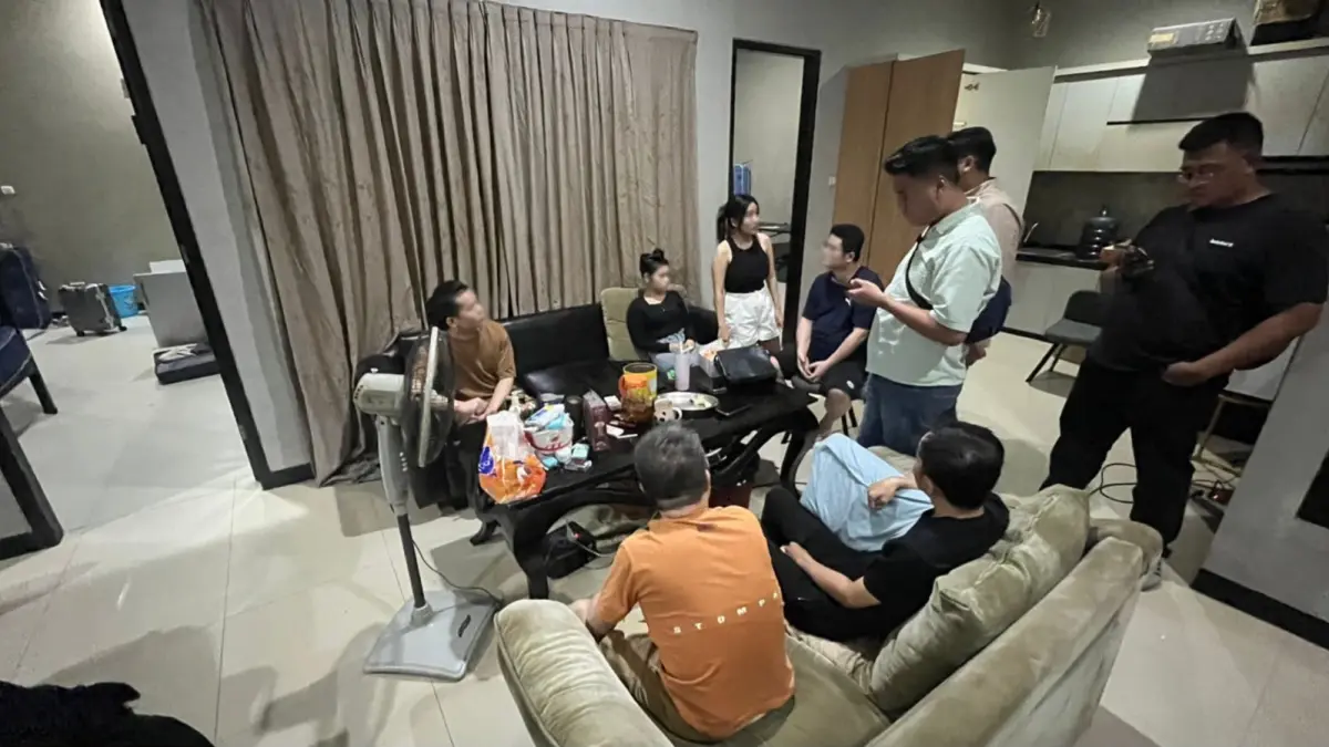 Empat warga negara asing (WNA) asal Tiongkok diamankan Kantor Imigrasi Semarang di Perumahan Kawasan Puri Anjasmoro, Semarang Barat, Kamis (4/6/2026)
