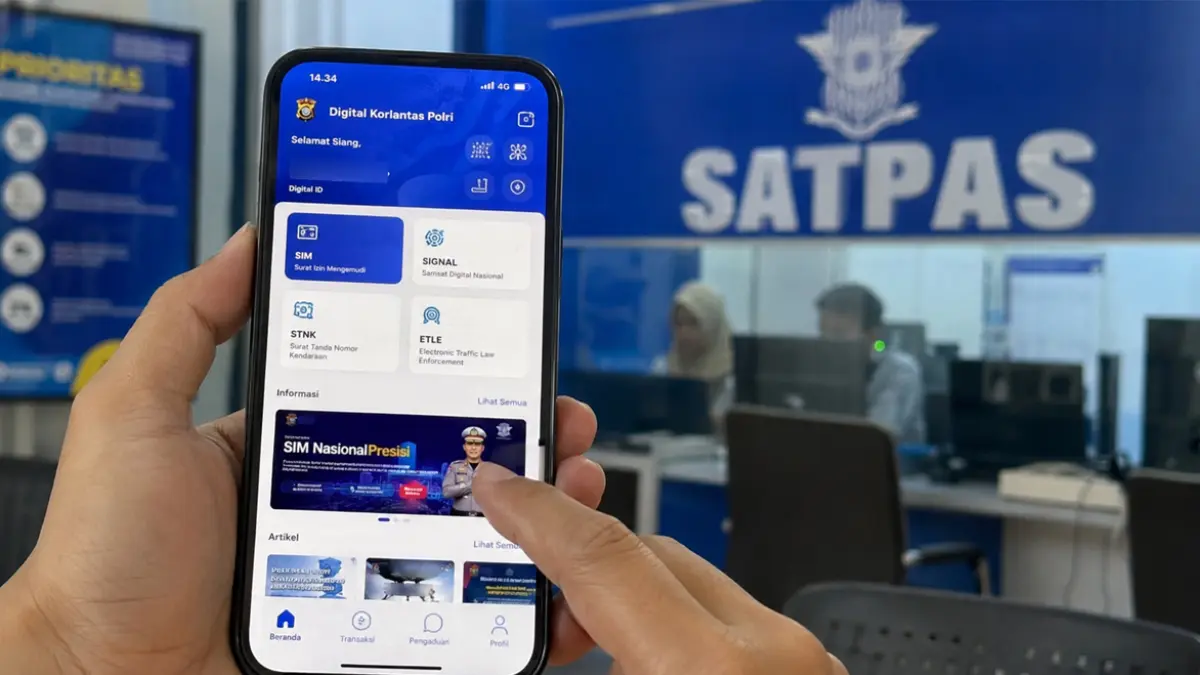 Masyarakat kini bisa daftar SIM baru lewat HP menggunakan aplikasi Digital Korlantas Polri. Simak langkah lengkap dan persyaratannya.