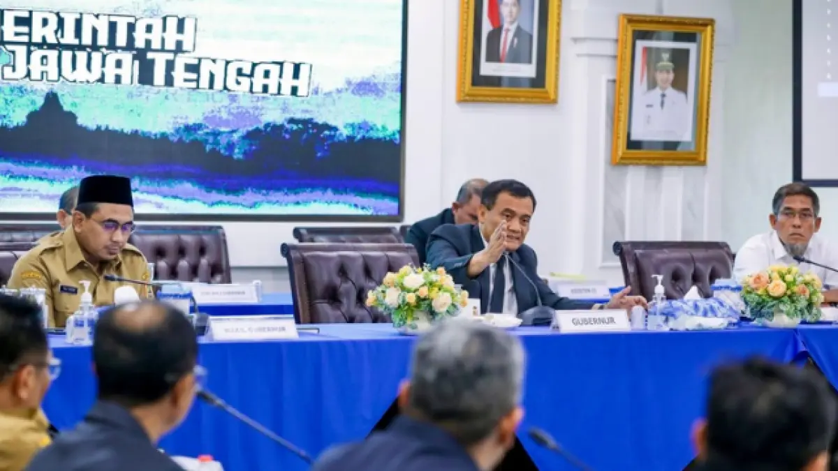 Rapat Evaluasi APBD 2026 dan Persiapan APBD Perubahan 2026 di Kantor Gubernur Jawa Tengah, Senin (8/6/2026).