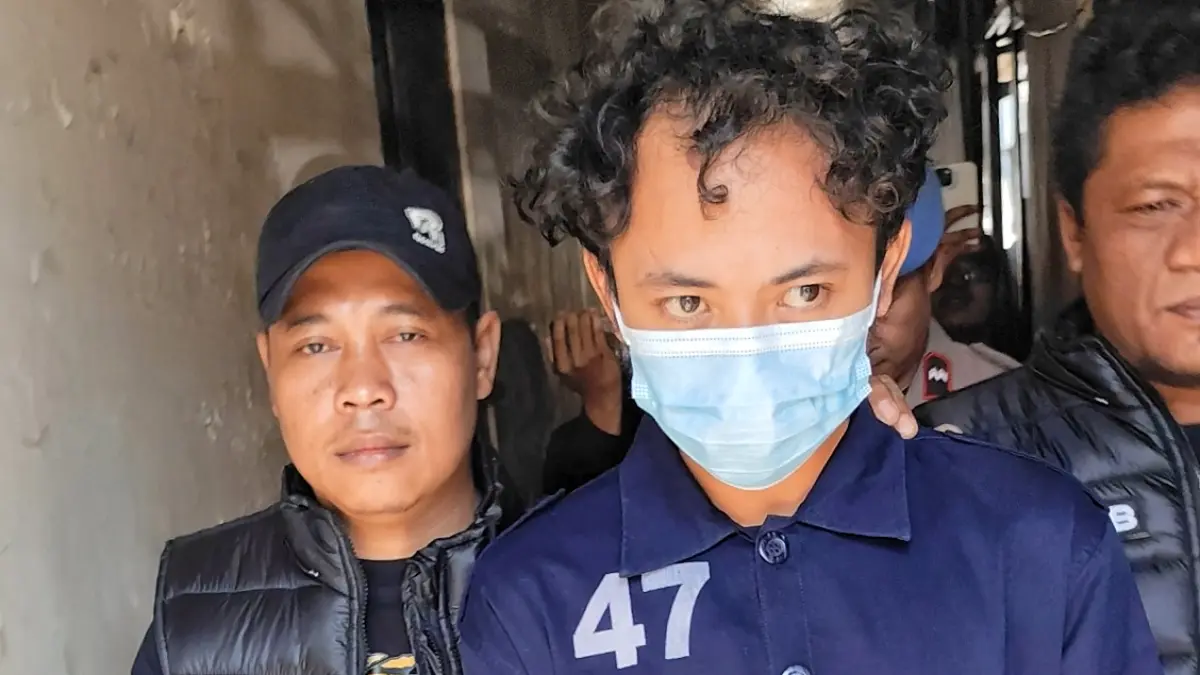 Tampang tersangka saat digelandang petugas kepolisian ke ruang tahanan Mapolsek Ngaliyan 