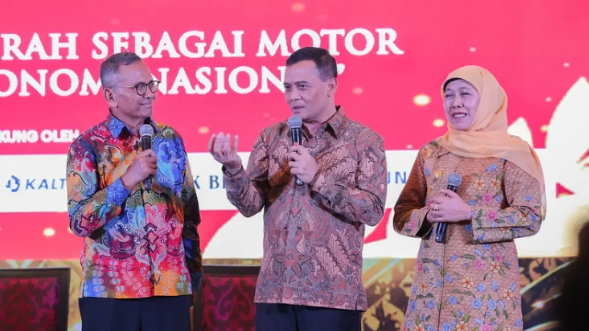 Gubernur Jawa Tengah Ahmad Luthfi menerima penghargaan untuk kategori Penggerak Usaha Mikro Kecil Menengah (UMKM) dan Ekonomi Kreatif