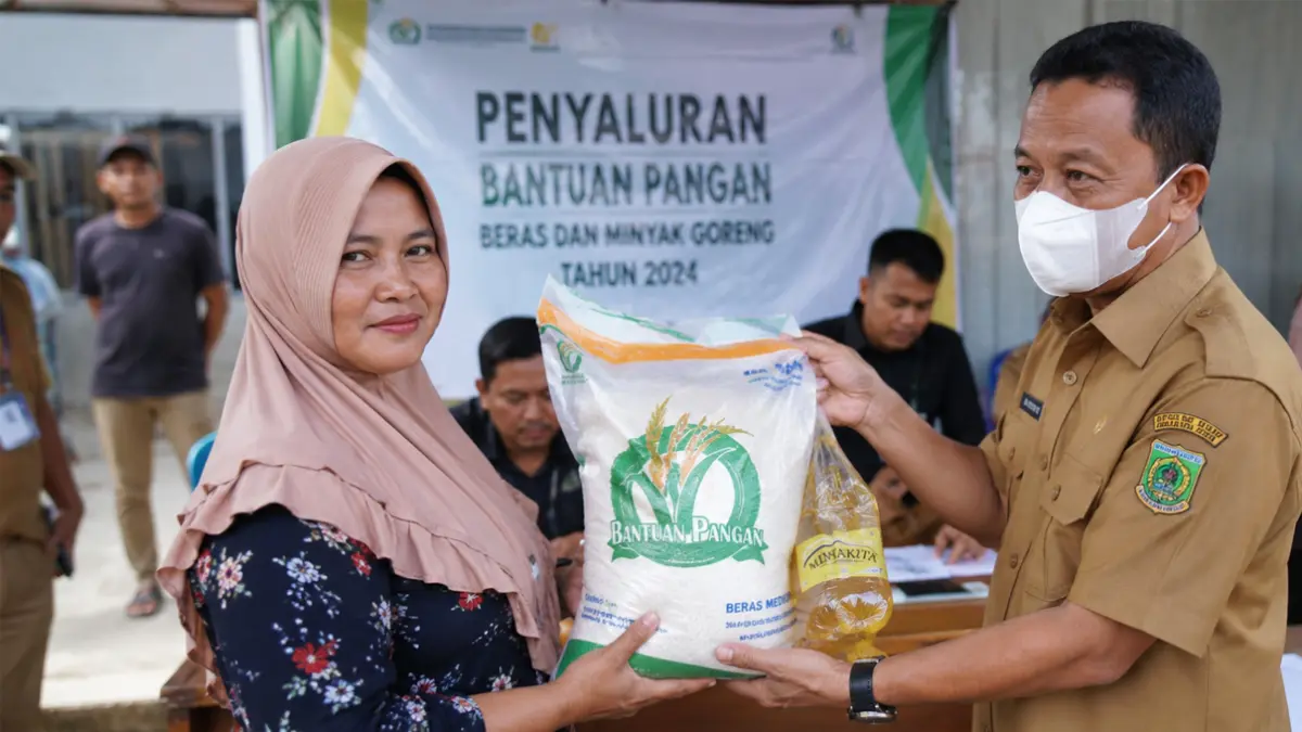 Masih Banyak yang Belum Tahu, Ini 5 Kriteria Warga yang Berhak Menerima Bansos Beras dan Minyak Goreng Juni 2026