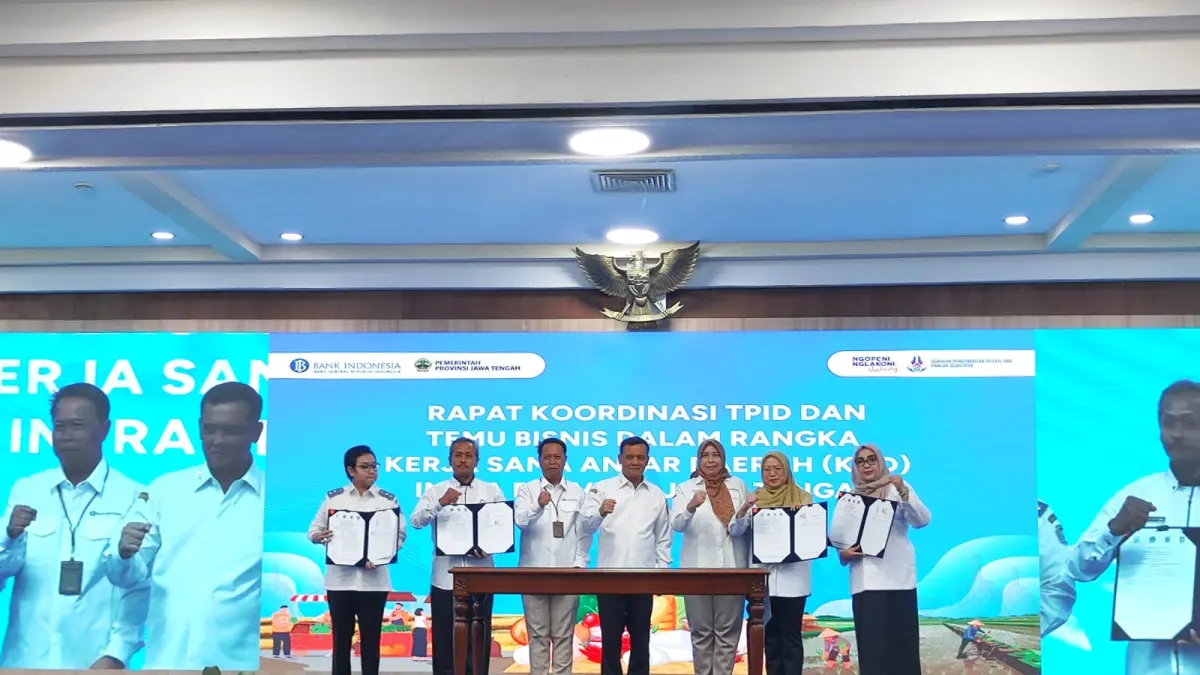 Penandatangan kerjasama dalam Rapat TPID dan Temu Bisnis Kerja Sama Antardaerah Intra Provinsi Jawa Tengah.