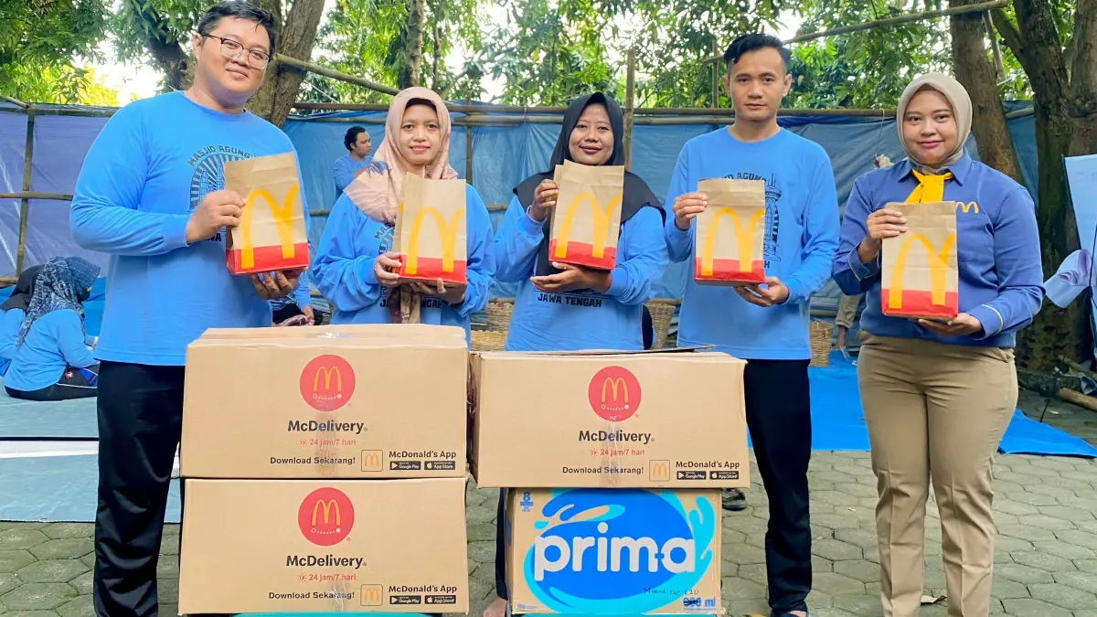 Tidak hanya menghadirkan manfaat bagi para penerima kurban, hampir 1.400 paket makanan dibagikan kepada para panitia pelaksana kurban, termasuk panitia di Masjid Agung Jawa Tengah Semarang.
