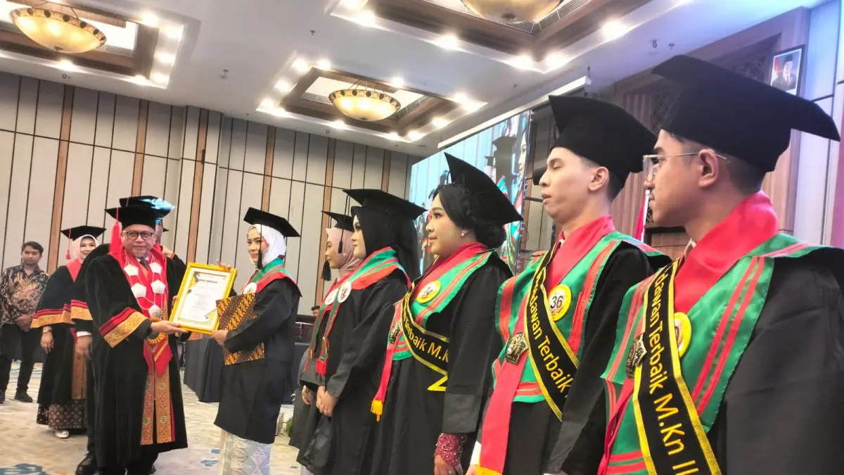 Fakultas Hukum (FH) Universitas Islam Sultan Agung (Unissula) Semarang melepas 340 lulusan dalam Penglepasan Wisuda ke-97 yang digelar di Patra Semarang Hotel & Convention, Jumat (12/6) sore. (FIGUR RONGGO WASSALIM)