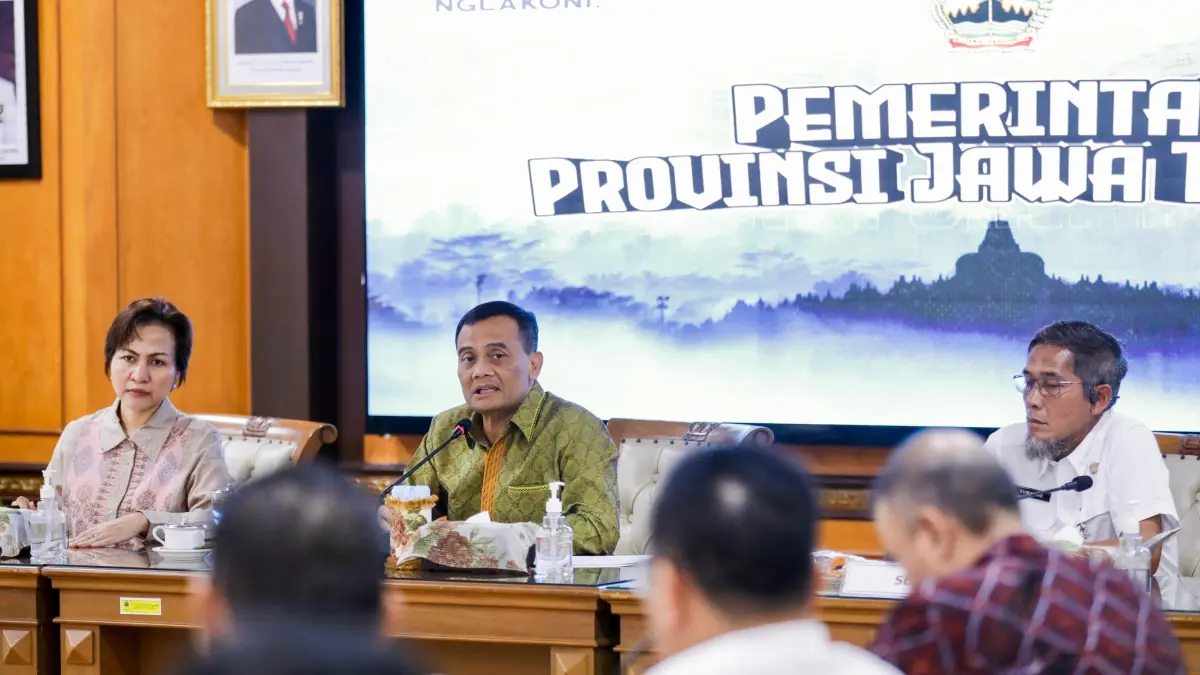 Rapat Koordinasi Tindak Lanjut Pembenahan Tata Kelola Pertambangan MBLB bersama tim Koordinasi dan Supervisi (Korsup) KPK di Kantor Gubernur Jawa Tengah, Jumat (12/6/2026).