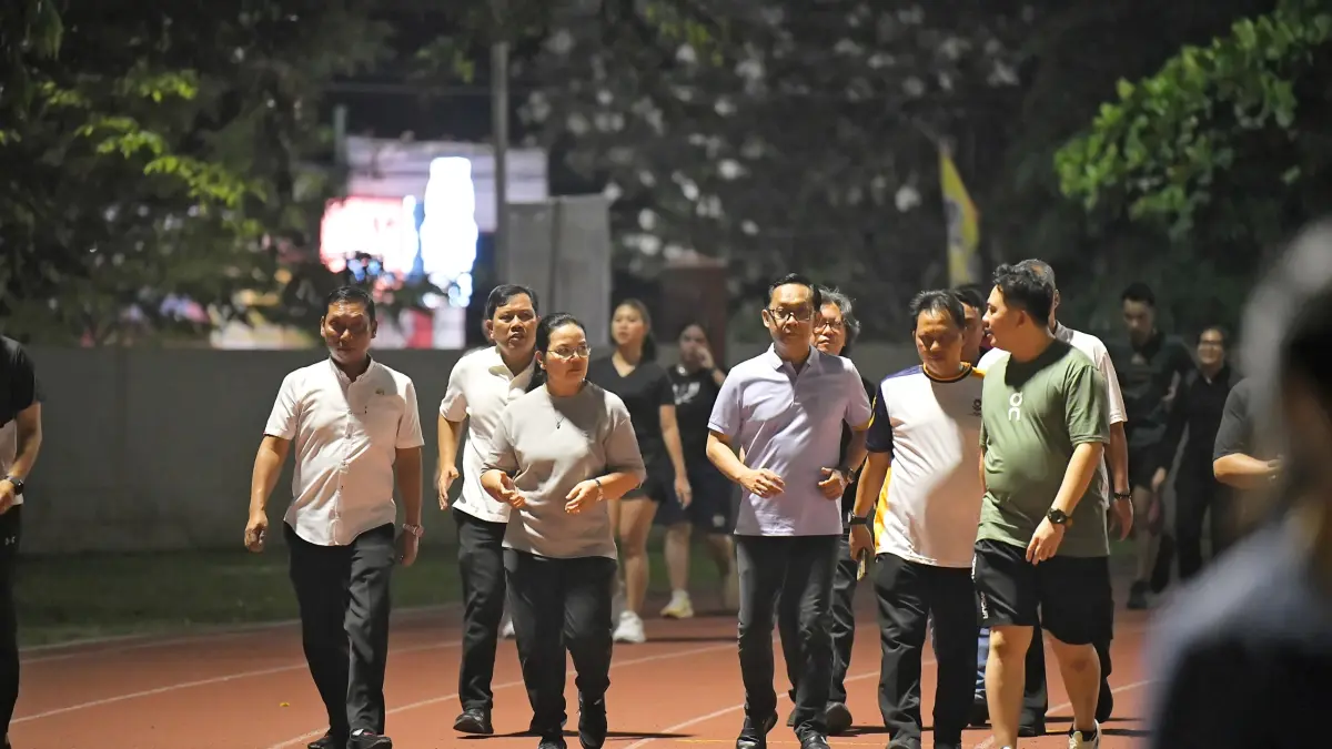  Wali Kota Semarang Agustina Wilujeng saat meninjau Stadion Tri Lomba Juang (TLJ). 