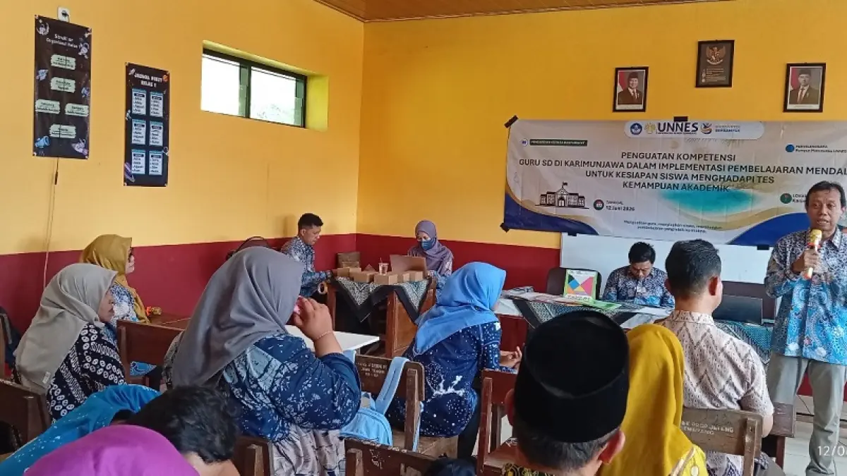 Peserta kegiatan antusias menyimak materi yang disampaikan tim dosen pengabdian kepada masyarakat
