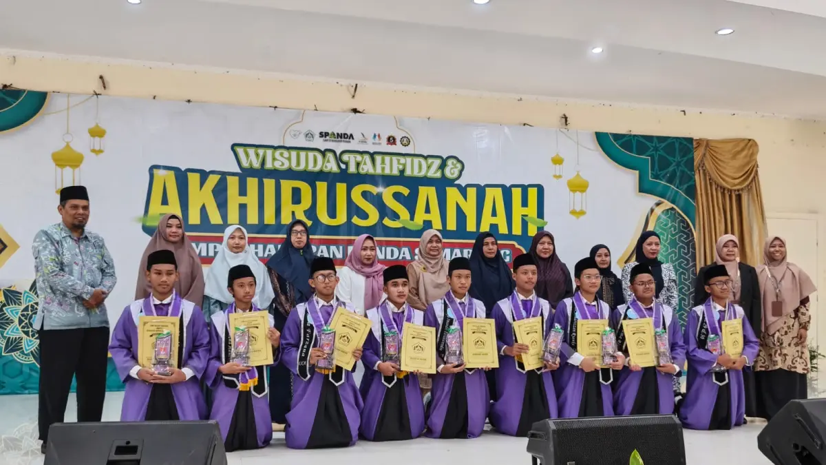  SMP Islam Terpadu Harapan Bunda Semarang sukses menggelar acara Akhirussanah Angkatan XIX Tahun Ajaran 2025/2026 di Gedung Semeru, SLB Kota Semarang.&nbsp;
