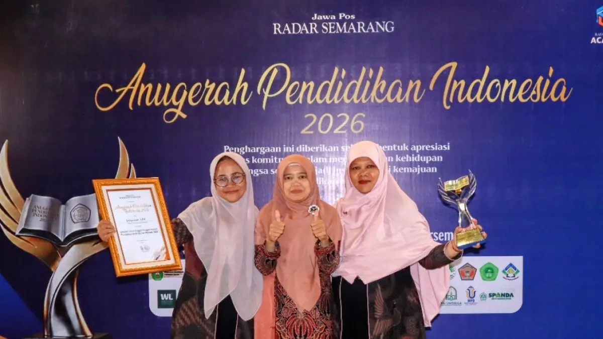 Dari kiri ke kanan: Tis