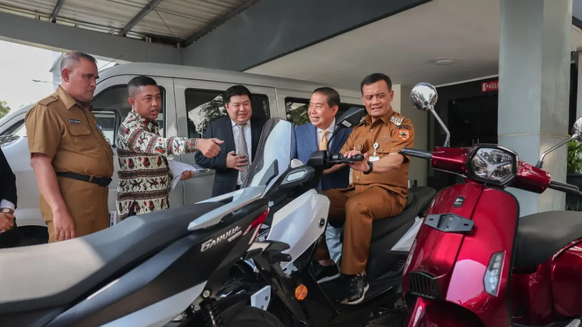  Investor asal Tiongkok menyuntikkan dana investasi senilai kurang lebih Rp15 triliun untuk pengembangan industri kendaraan listrik atau &nbsp;elecric vehicle (EV) di Kawasan Industri Seafer (KIS), Kabupaten Kendal, Jawa Tengah. 