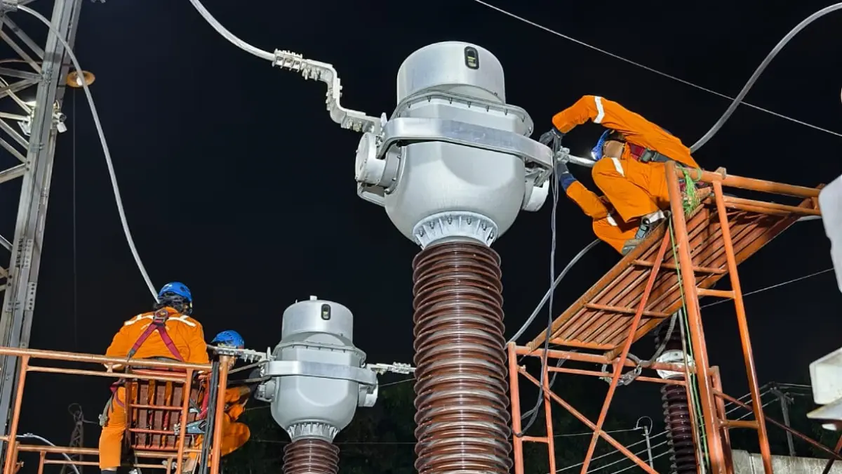 PEMELIHARAAN : UPT Semarang melakukan kegiatan pemeliharaan yang difokuskan pada bay trafo 1 GI 150kV Kaliwungu, meliputi perbaikan hotspot pada CT Fasa R. (DOK. HUMAS PLN UPT SEMARANG)