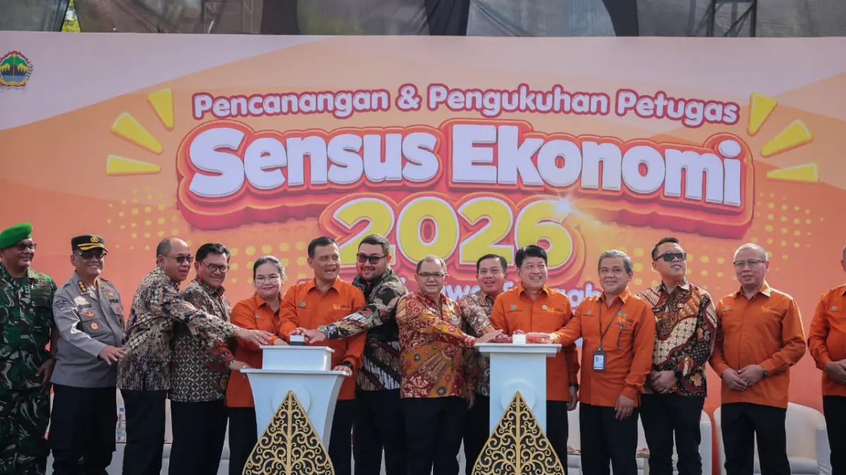 GubernurAhmad Luthfi dan sejumlah kepala daerah di  Jawa Tengah menghadiri Pencanangan Pelaksanaan Sensus Ekonomi 2026 di Lapangan Pancasila Simpang Lima, Kota Semarang, Kamis 18 Juni 2026.