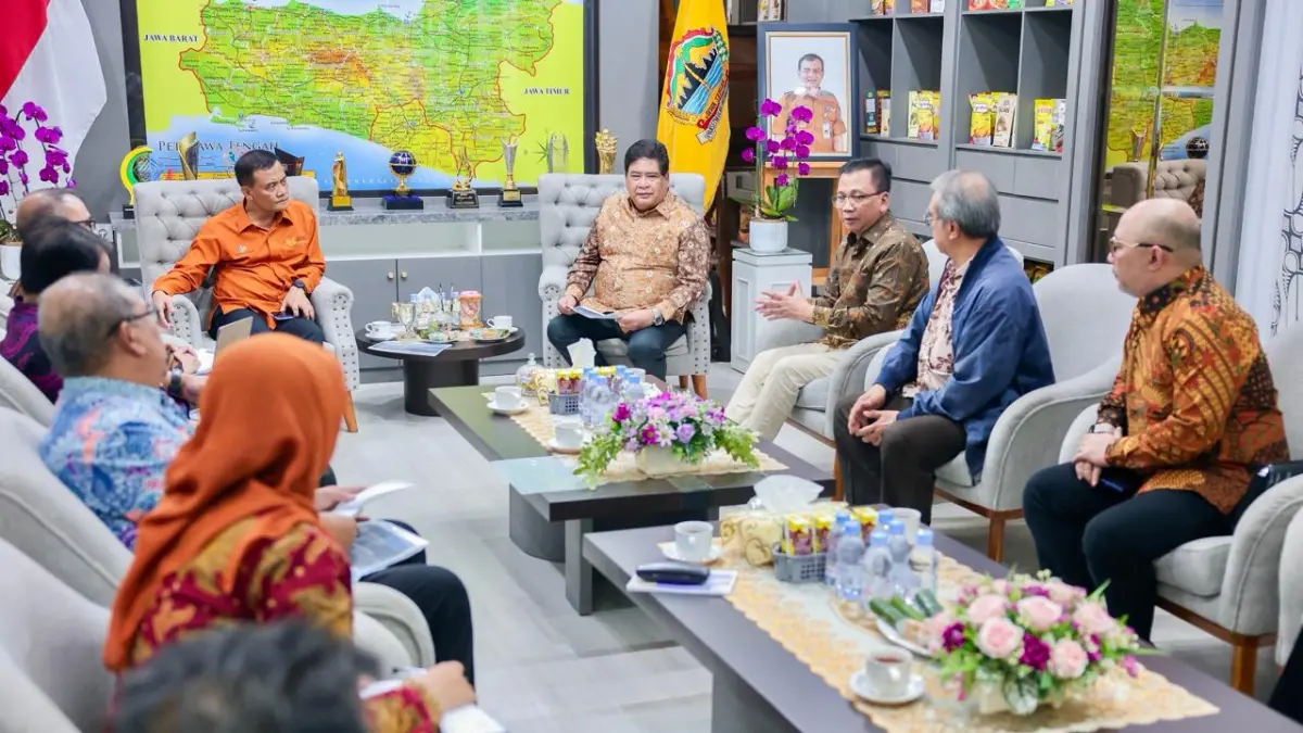 perwakilan Apindo Pusat, Bob Azam,   bertemu Gubernur Jawa Tengah, Ahmad Luthfi, di Kantor Gubernur, Semarang, Kamis (18/6/2026).