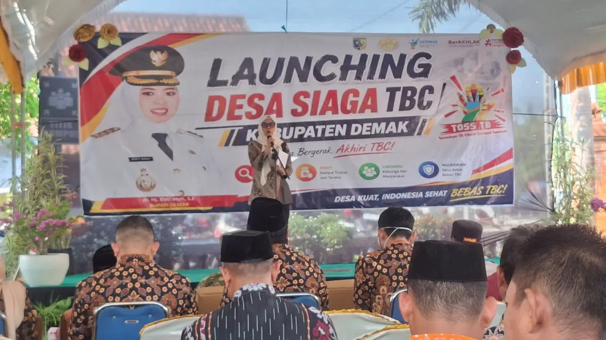Bupati Demak dr Eistianah melaunching Desa Siaga TBC di Desa Doremg Kecamatan Wonosalam (Wahibpribadi)