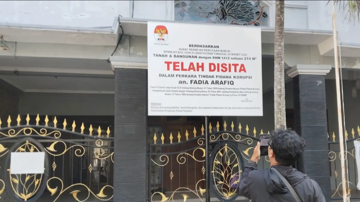 Penampakan rumah Fadia Arafiq di Sambiroto yang disita KPK 
