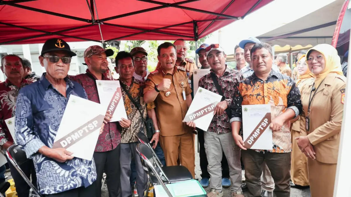 Gubernur Jawa Tengah Ahmad Luthfi memastikan layanan jemput bola perizinan kapal bagi nelayan kecil di wilayah pesisir diberikan secara gratis.