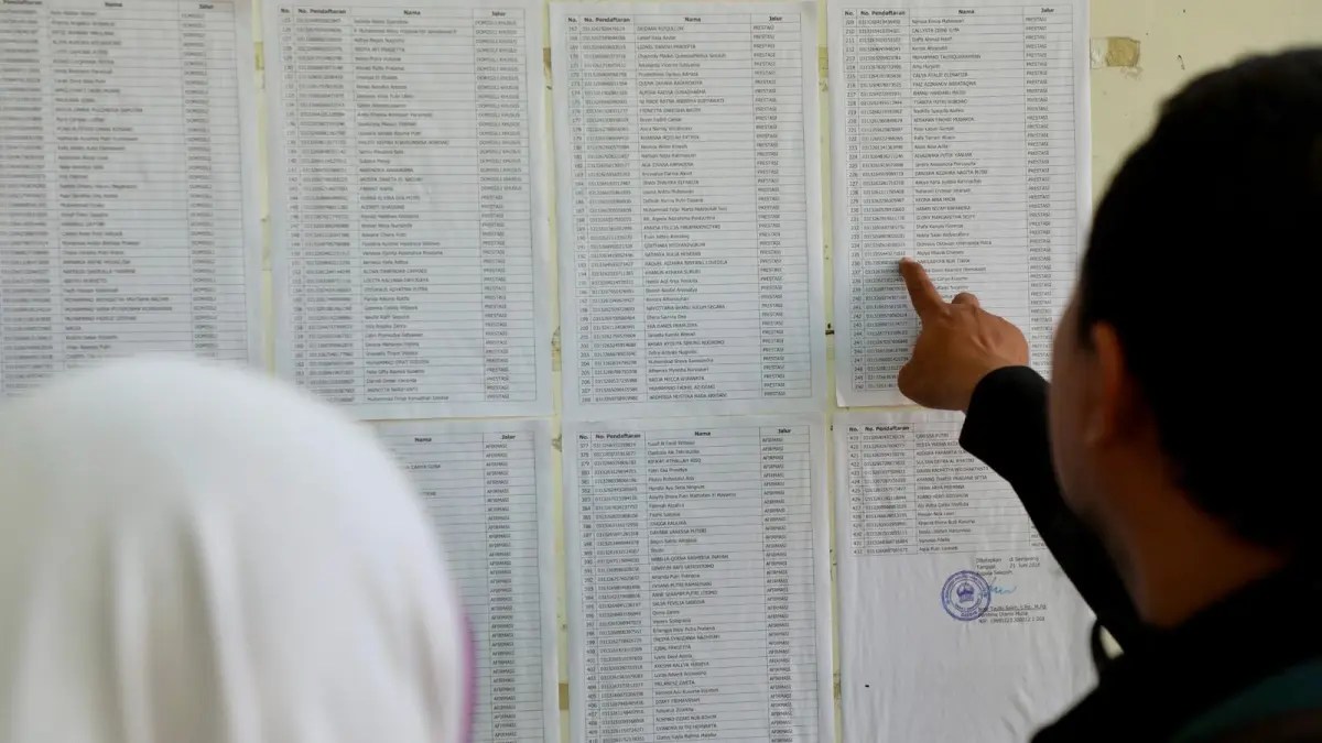 Berdasarkan data Dinas Pendidikan dan Kebudayaan Jawa Tengah, jumlah pendaftar SPMB tahun ini mencapai 293.331 calon murid.