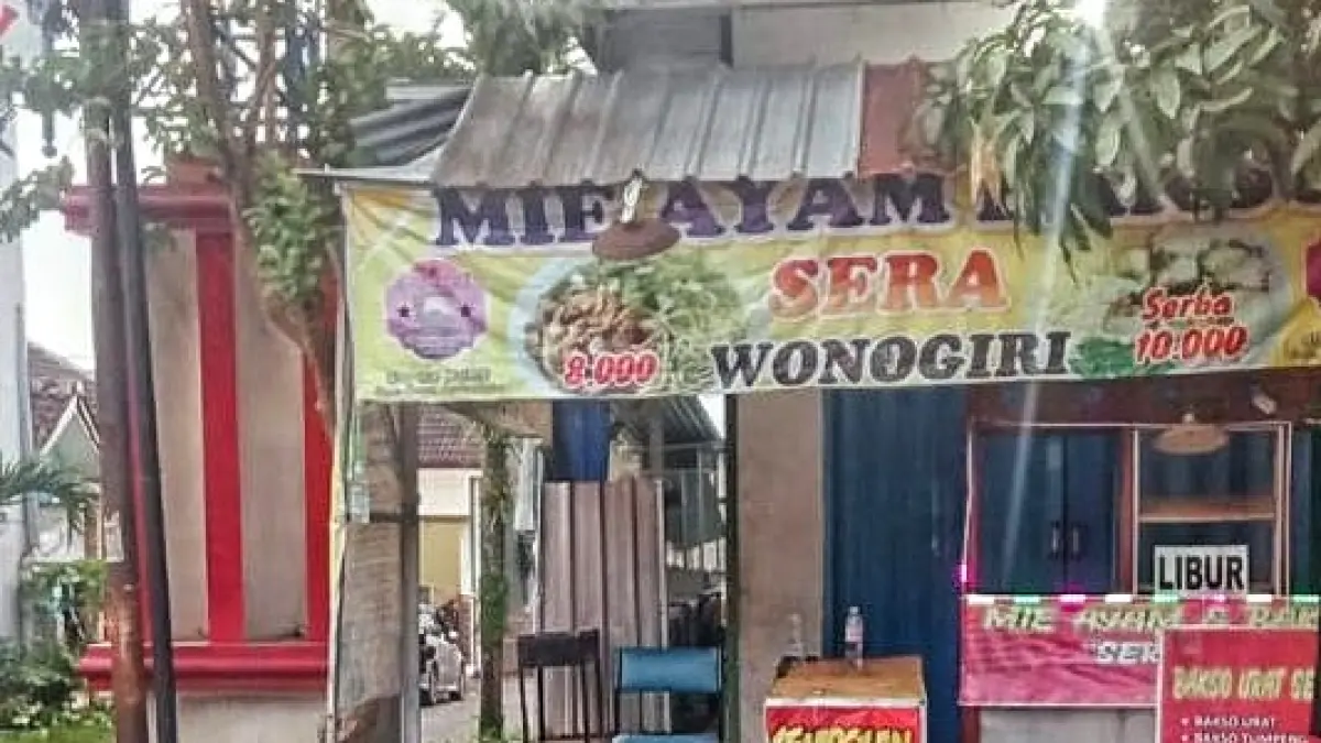 Kondisi warung mie ayam bakso di Jatisari Kecamatan Mijen yang didatangi rombongan diduga DC 