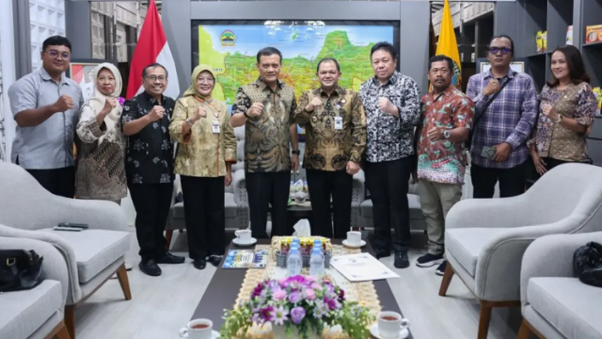 Gubernur Ahmad Luthfi  menerima audiensi Bupati Semarang Ngesti Nugraha dan Ketua DPRD Kota Salatiga Dance Ishak Palit, di Kantor Gubernur Jawa Tengah, Kamis 25 Juni 2026.