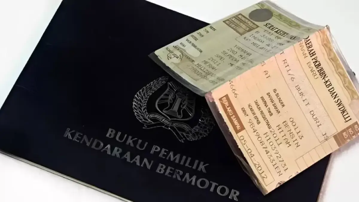 Ilustrasi : Selain BPKB, STNK adalah salah satu kelengkapan dokumen kendaraan yang wajib dimiliki dan diperhatikan masa berlakunya. (Jawa Pos)