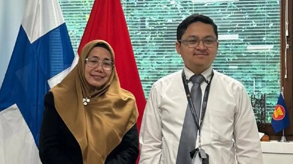 Direktur Program Pascasarjana UMK Prof. Dr. Sri Utaminingsih, S.Pd., M.Pd., &nbsp;bersama Sekretaris pertama bidang Penerangan, Sosial dan Budaya di KBRI Helsinki Finlandia Tubagus Farih Mufti S.IP., M.Si (Han), M.Dip, yang menyampaikan apresiasi atas langkah proaktif Universitas Muria Kudus (UMK) dalam memperluas jejaring akademik internasional.