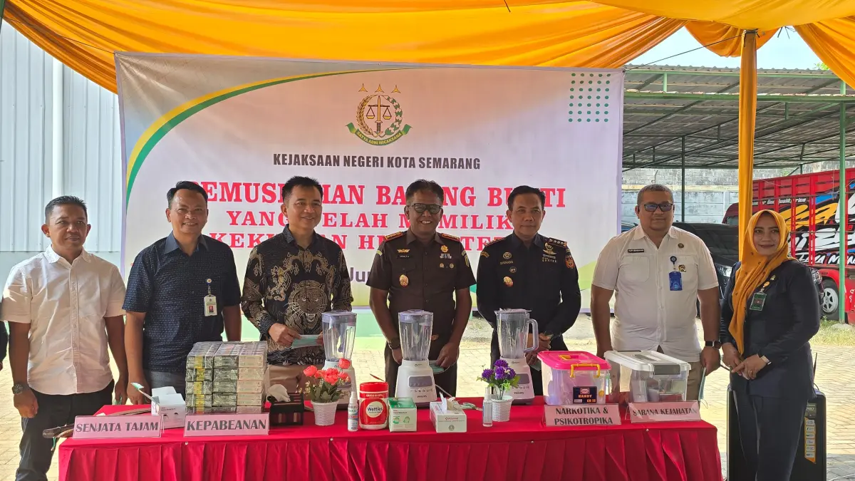 Sapu Bersih Barang Ilegal! Bea Cukai dan Kejari Semarang Musnahkan Ratusan Barang Bukti Kejahatan