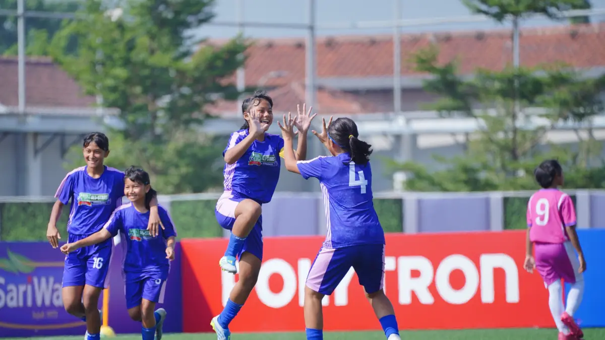 Tim All-Stars Semarang (jersey biru) menang besar atas Tim All-Stars Banjarmasin (jersey pink) dengan skor 11-0 pada matchday ketiga babak penyisihan grup B MLSC All-Stars 2026 yang berlangsung pada Kamis (25/6).