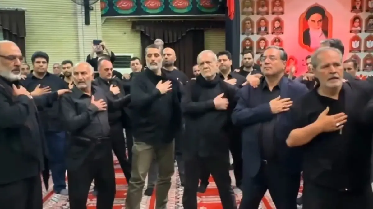Presiden Iran Masoud Pezeshkian Hadiri Upacara Duka Malam Asyura di Masjid Hazrat Ali ibn Musa al-Ridha, Urmia