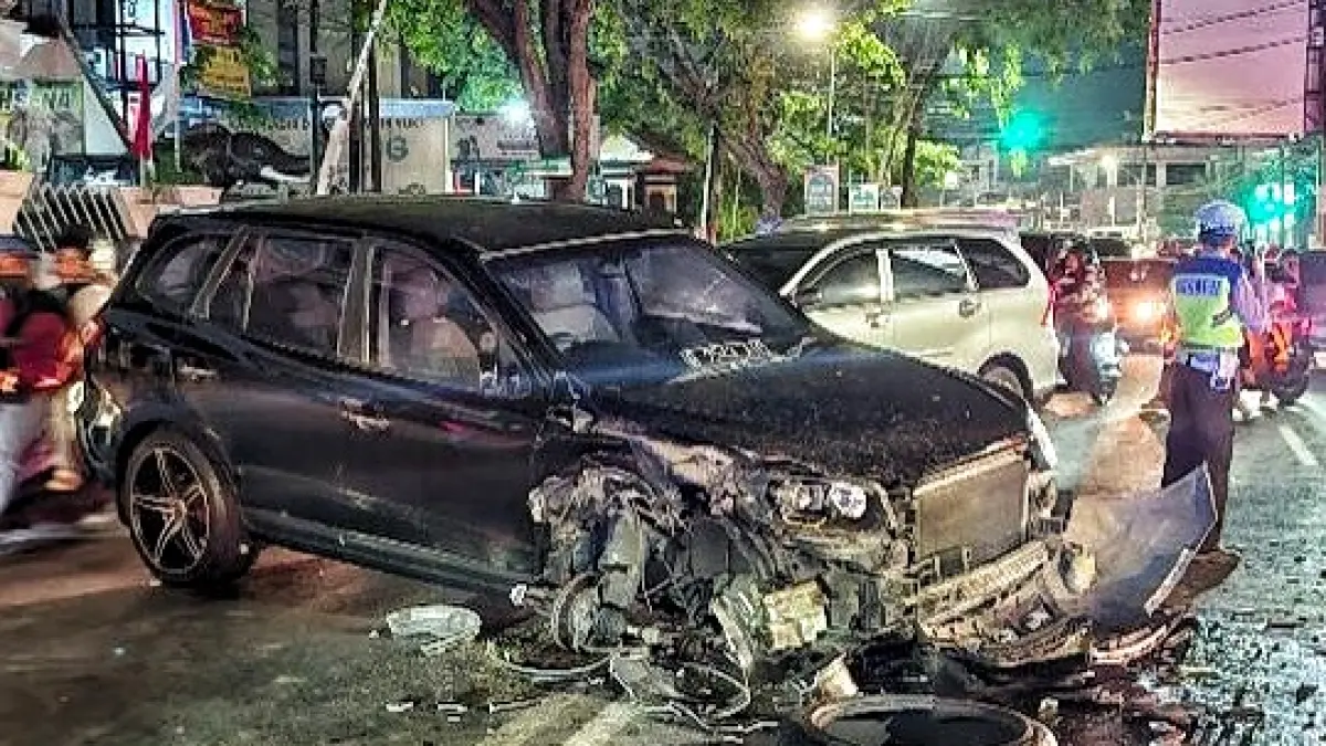 Kondisi mobil Hyundai yang memicu kecelakaan di jalan tentara pelajar Semarang Selatan Minggu (28/6/2026)