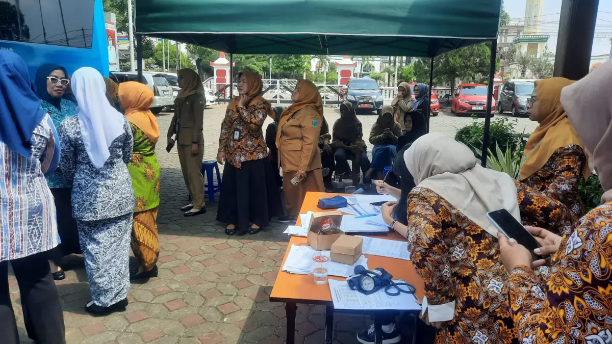 Dinas Pemberdayaan Perempuan Perlindungan Anak dan Keluarga Berencana Kabupaten Semarang saat membuka layanan KB di Pendopo Rumah Dinas Bupati Semarang.