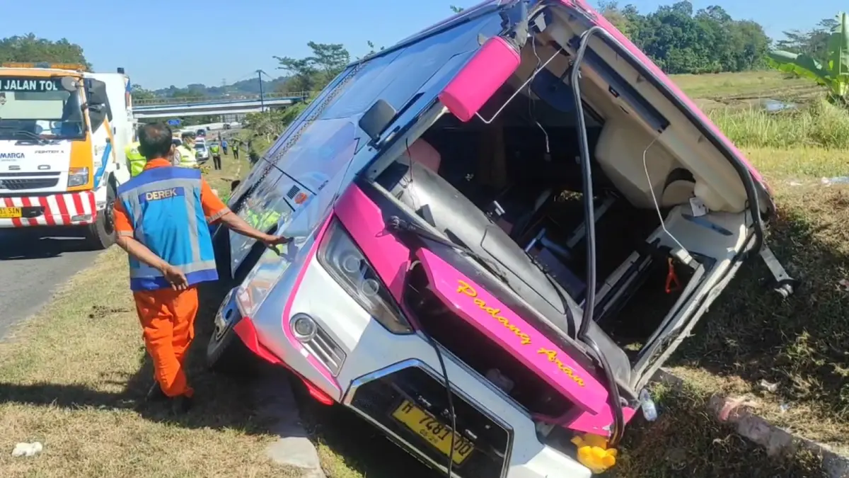 Kondisi bus masuk parit tepatnya di Tol Bawen-Salatiga kilometer 454 jalur A masuk wilayah Dusun Sukoharjo, Desa Pabelan, Kecamatan Pabelan, Kabupaten Semarang.